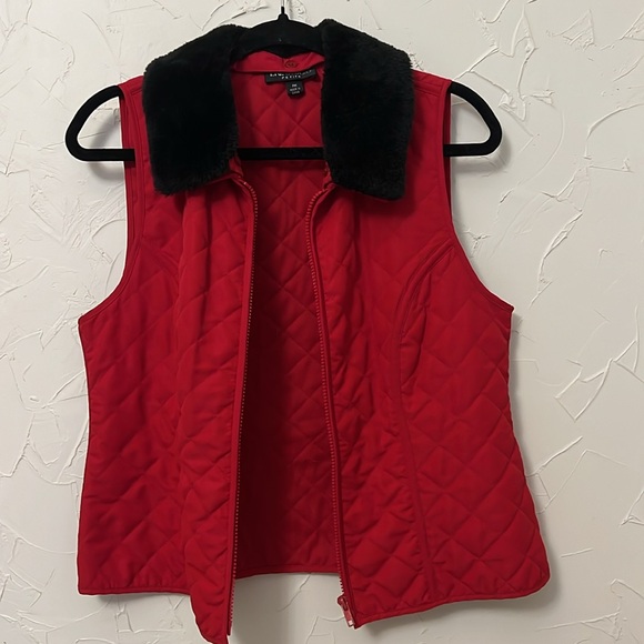 Red Faux Fur Collar Vest by I. N. Studio. REMOVABLE collar—Two Vests in One! - Picture 16 of 16